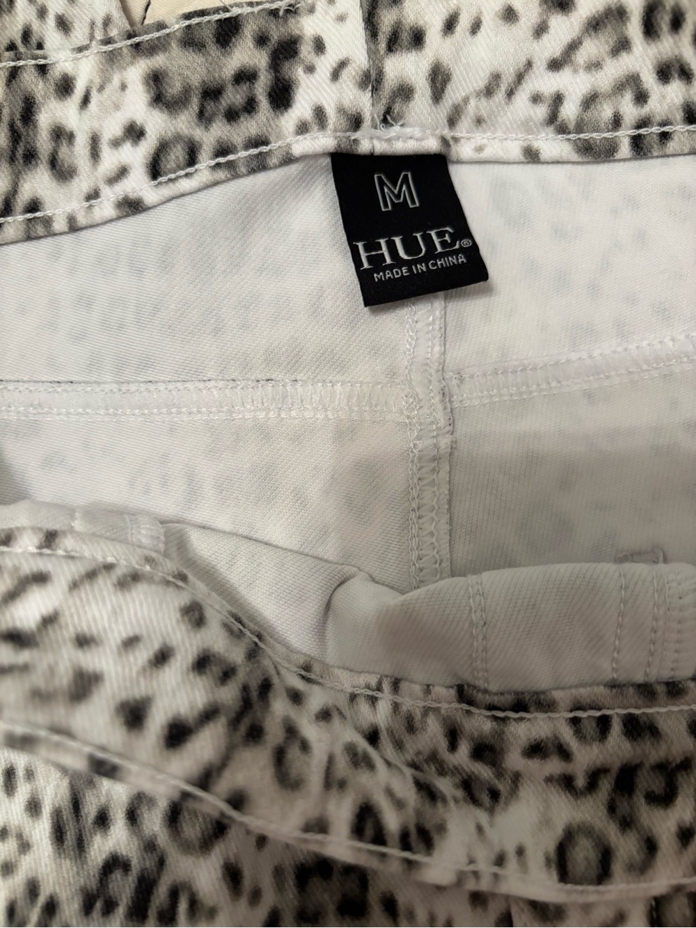 Hue Leopard Print lightweight denim legging crop length - Black and White M - Picture 5 of 7